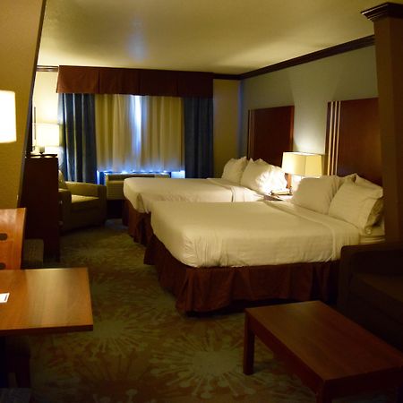 Holiday Inn Express & Suites San Antonio Nw Near Seaworld By Ihg Екстериор снимка