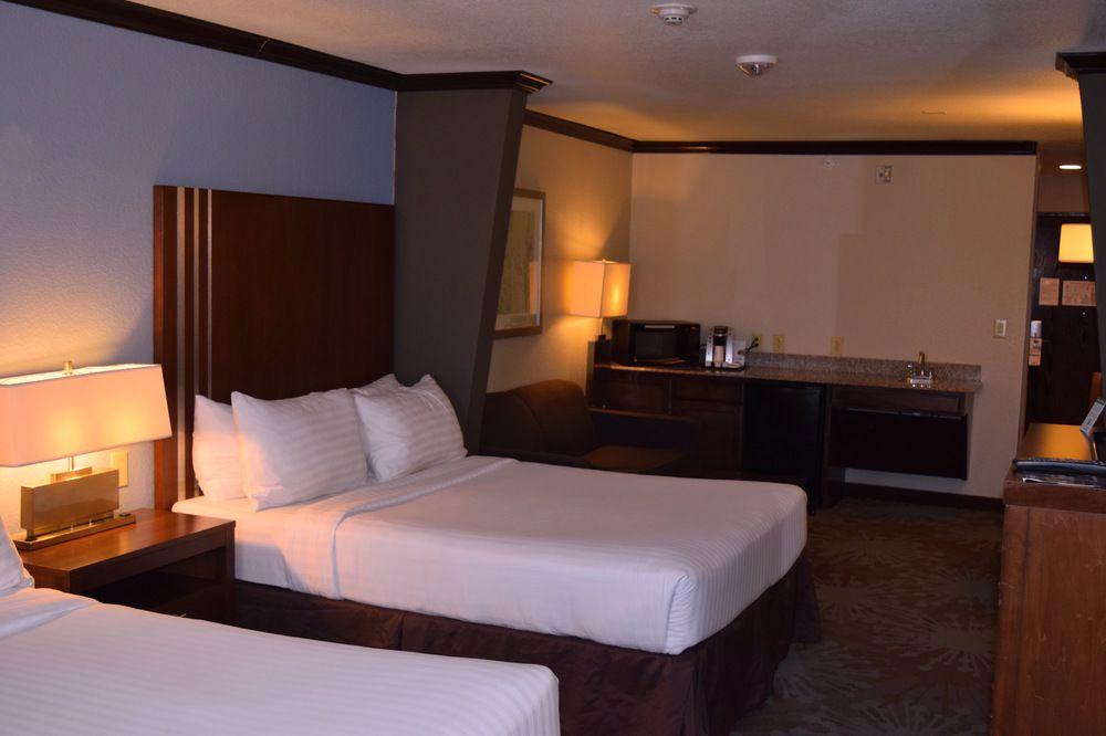 Holiday Inn Express & Suites San Antonio Nw Near Seaworld By Ihg Екстериор снимка