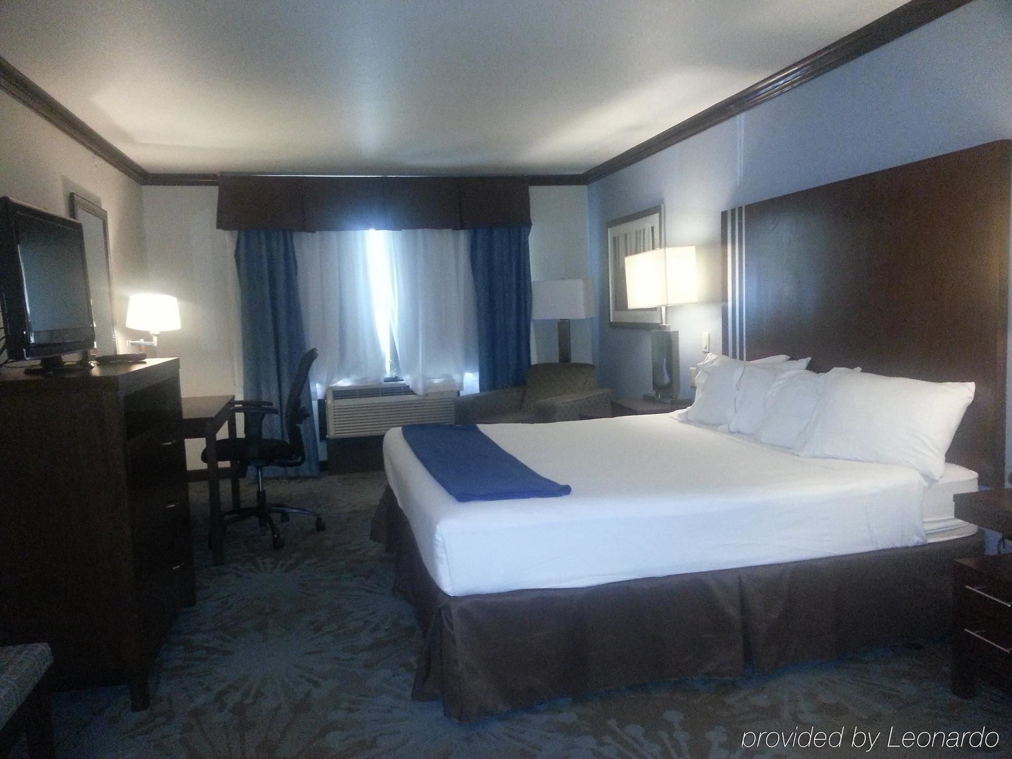 Holiday Inn Express & Suites San Antonio Nw Near Seaworld By Ihg Екстериор снимка