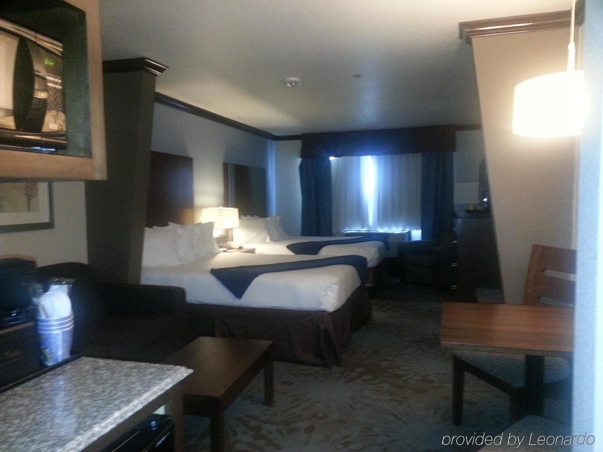 Holiday Inn Express & Suites San Antonio Nw Near Seaworld By Ihg Екстериор снимка