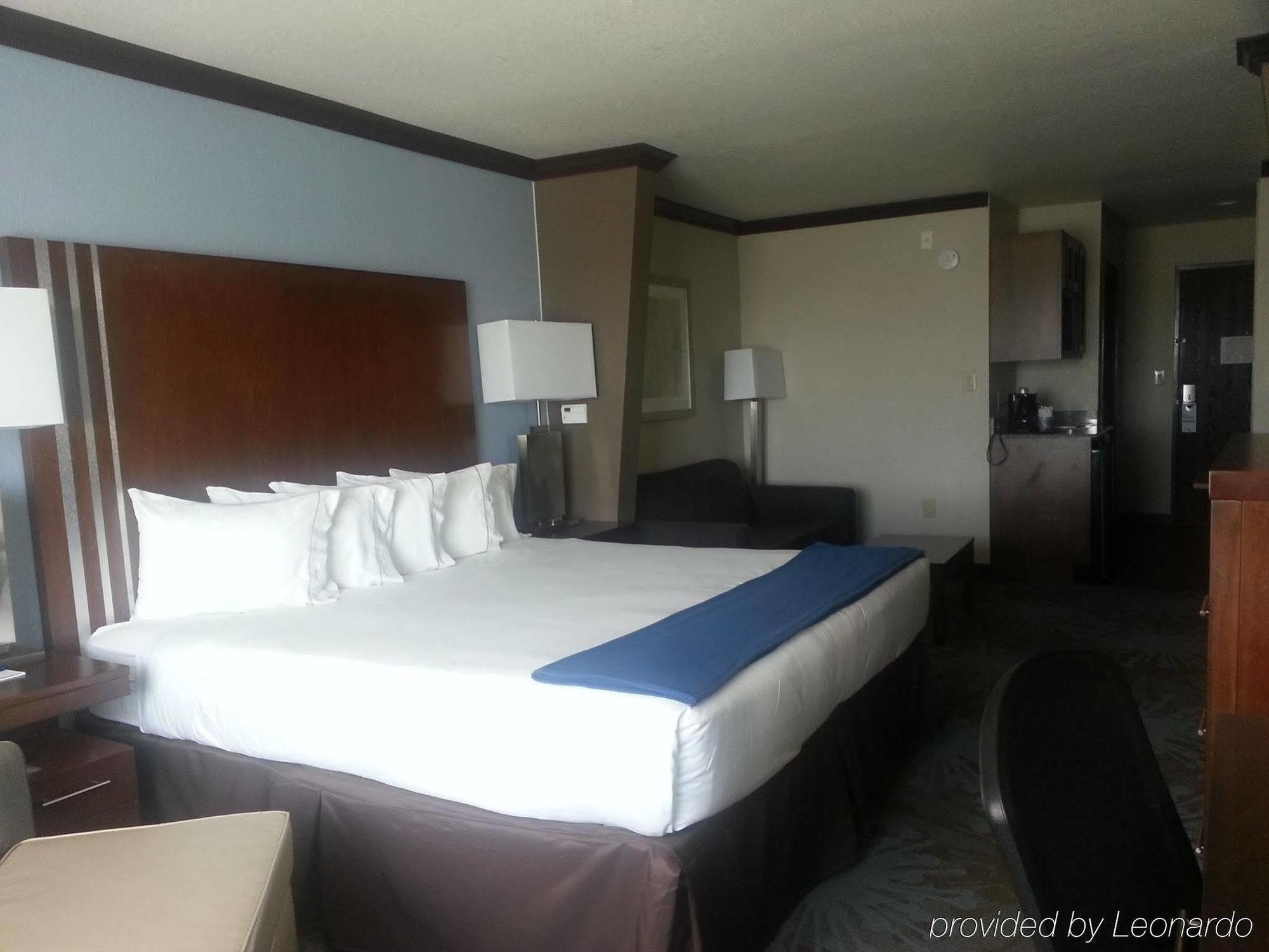 Holiday Inn Express & Suites San Antonio Nw Near Seaworld By Ihg Екстериор снимка